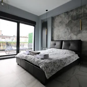 Deluxe Skyline Retreat - Old Town Apartment Bucharest