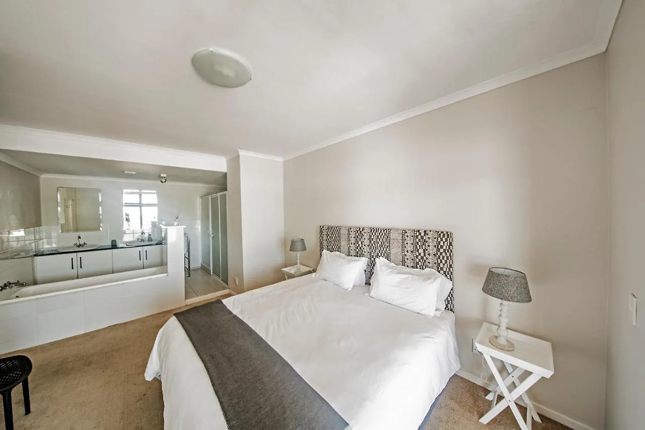 Surferscorner Self Catering Apartments Muizenberg