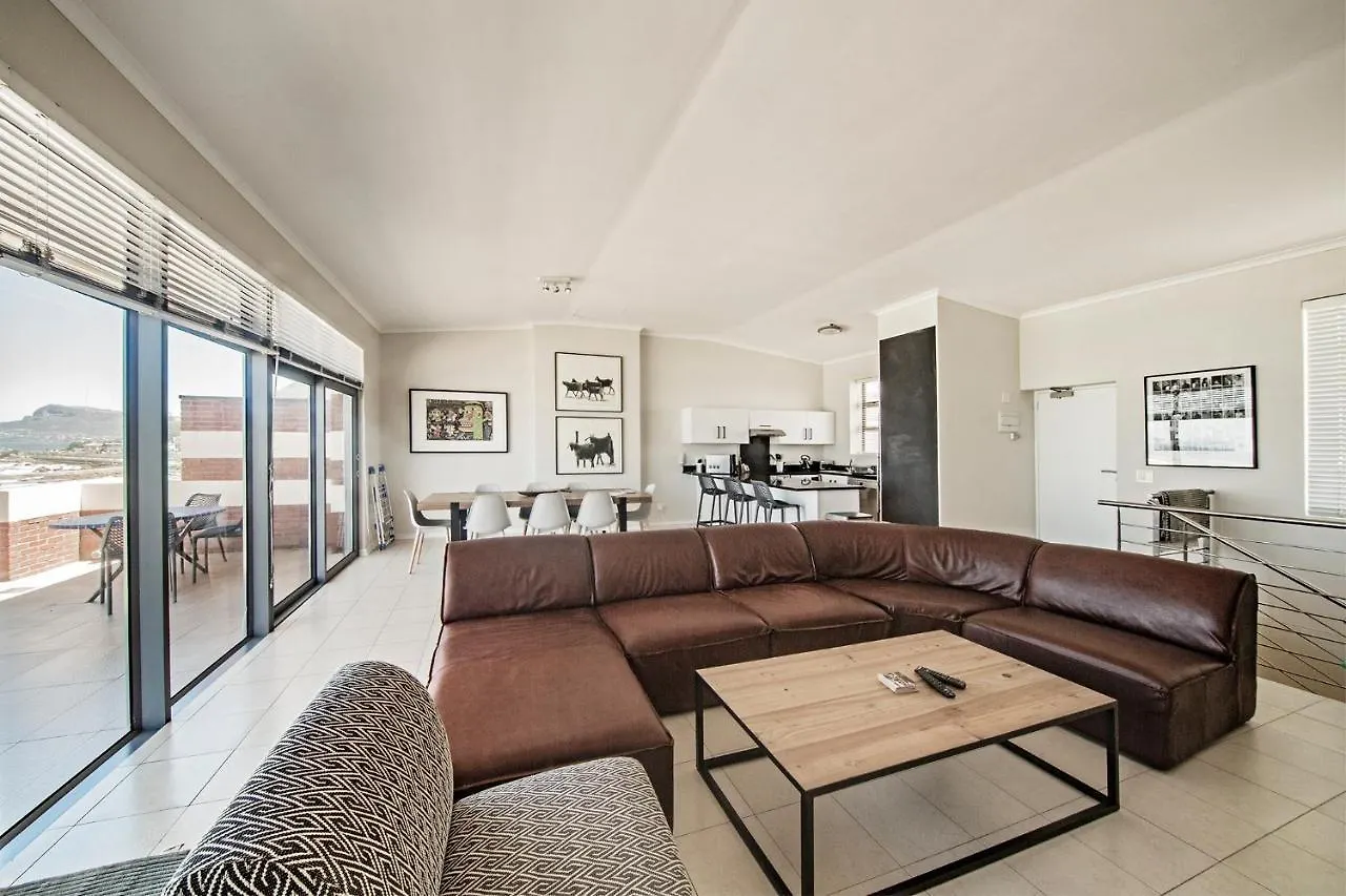 Surferscorner Self Catering Apartments Muizenberg